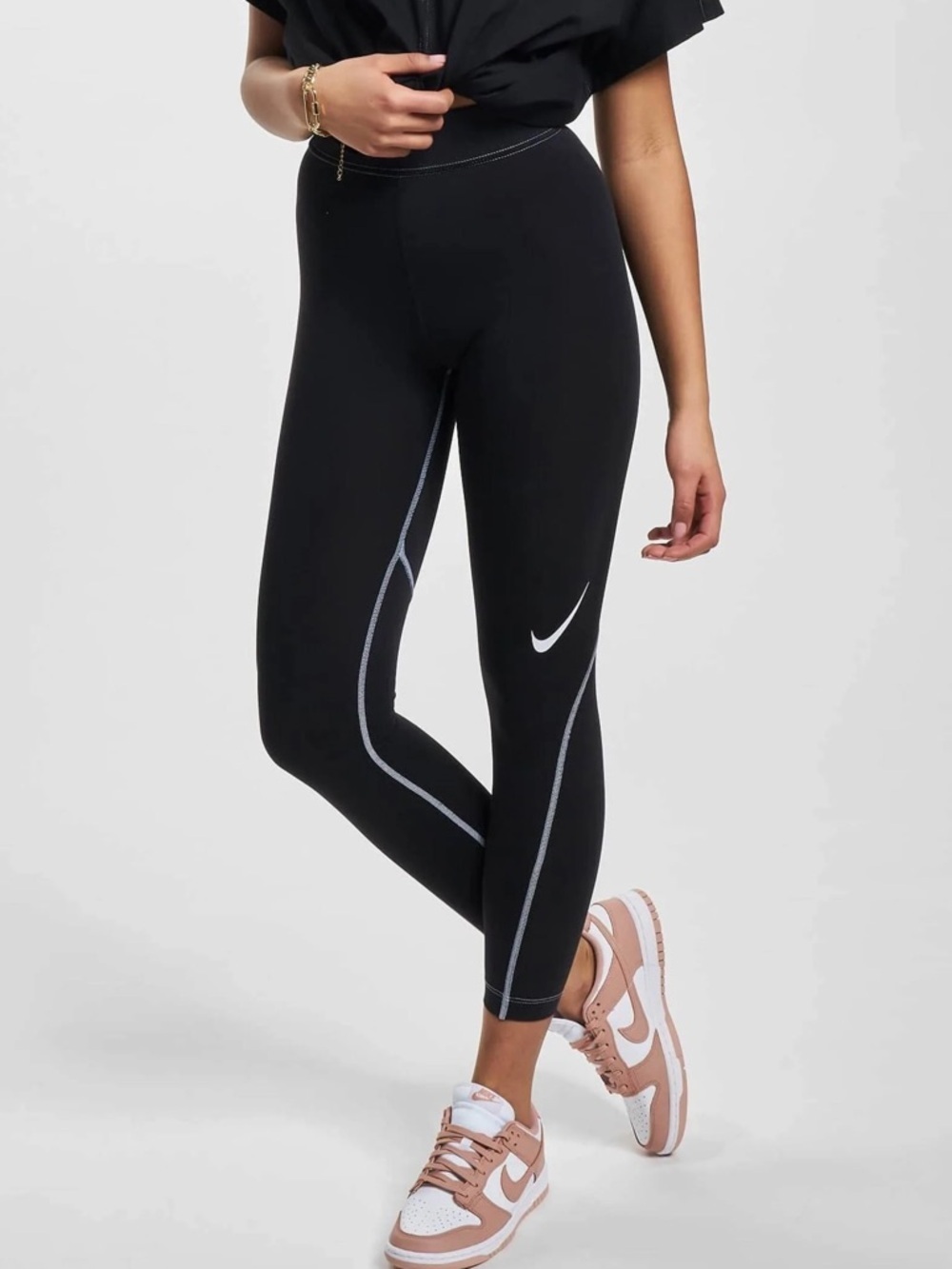 Nike NSW Swoosh Leggings in Black Women’s Size Medium